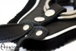 Avalon - TAKEN - Strap-on sele i sort og hvitt lær